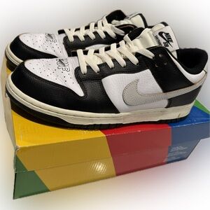 Nike Men's Black and White Sneakers